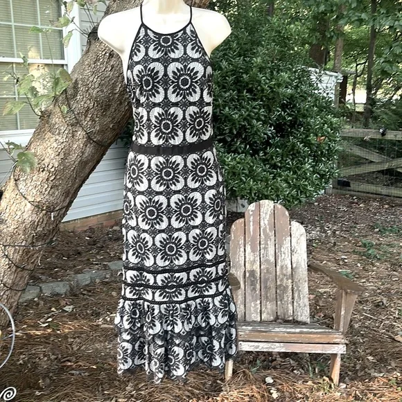 Banana Republic Black and White Floral Midi Dress - Picture 2 of 6